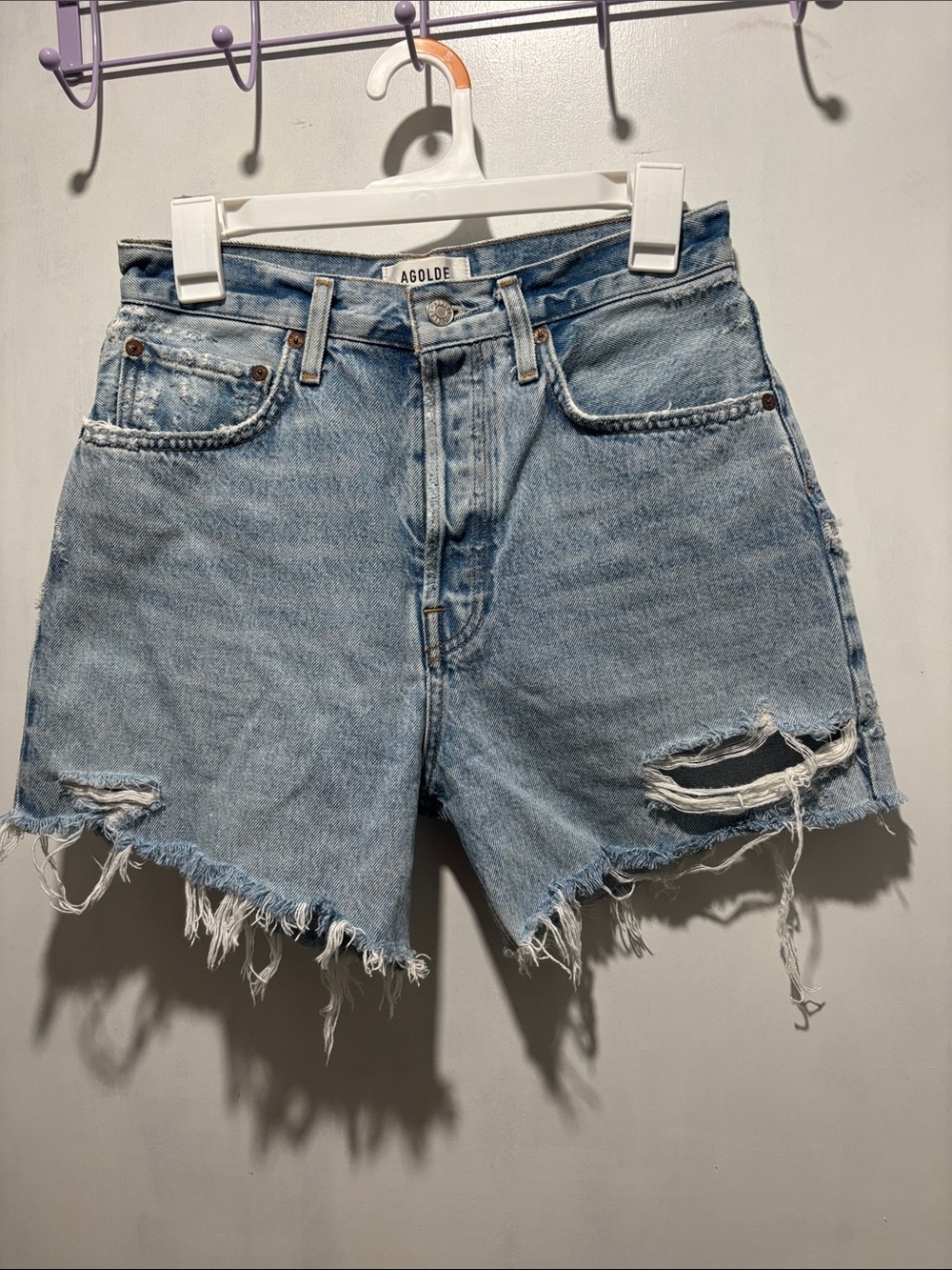 AGOLDE Riley distressed jean shorts size 27